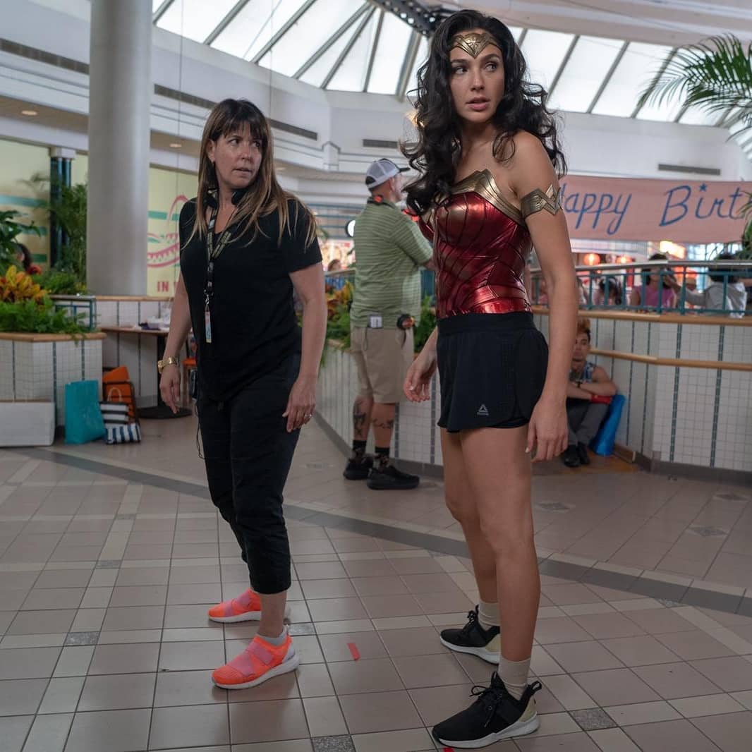 Wonder Woman Principal Photography Wrap Set Pic 2