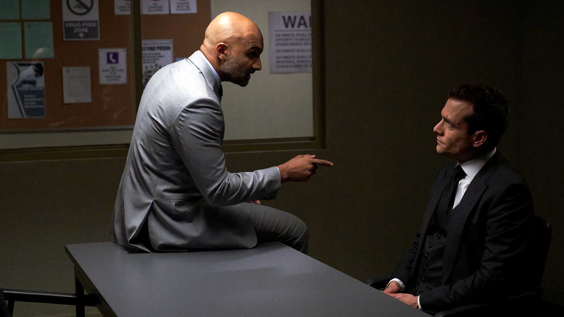 Suits S09E08 Harvey Prison Gabriel Macht